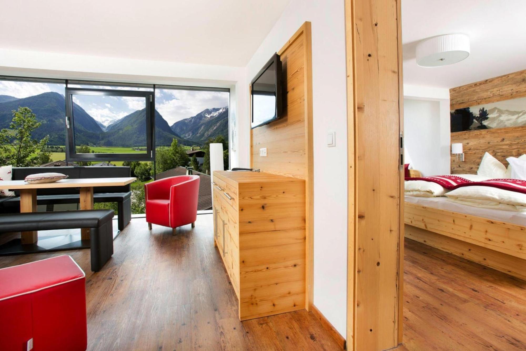 Apartment In Neukirchen With A Balcony Нойкирхен-ам-Гросфенедигер Экстерьер фото