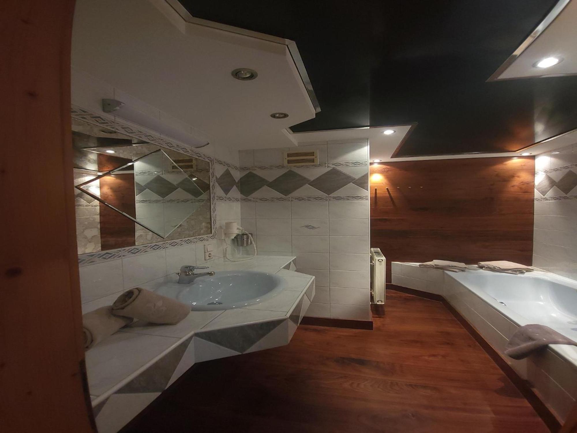 Apartment In Neukirchen With A Balcony Нойкирхен-ам-Гросфенедигер Экстерьер фото